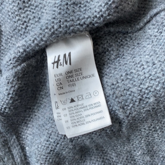 Grey infinity scarf - Picture 3 of 3